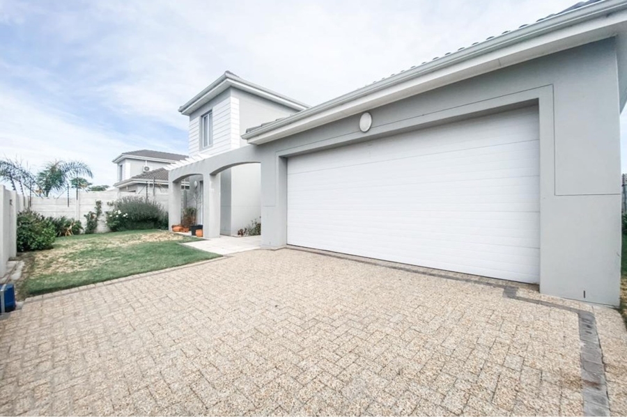 To Let 4 Bedroom Property for Rent in Parklands North Western Cape